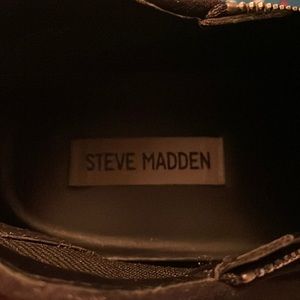 Steve Madden wedged zipper shoes.
